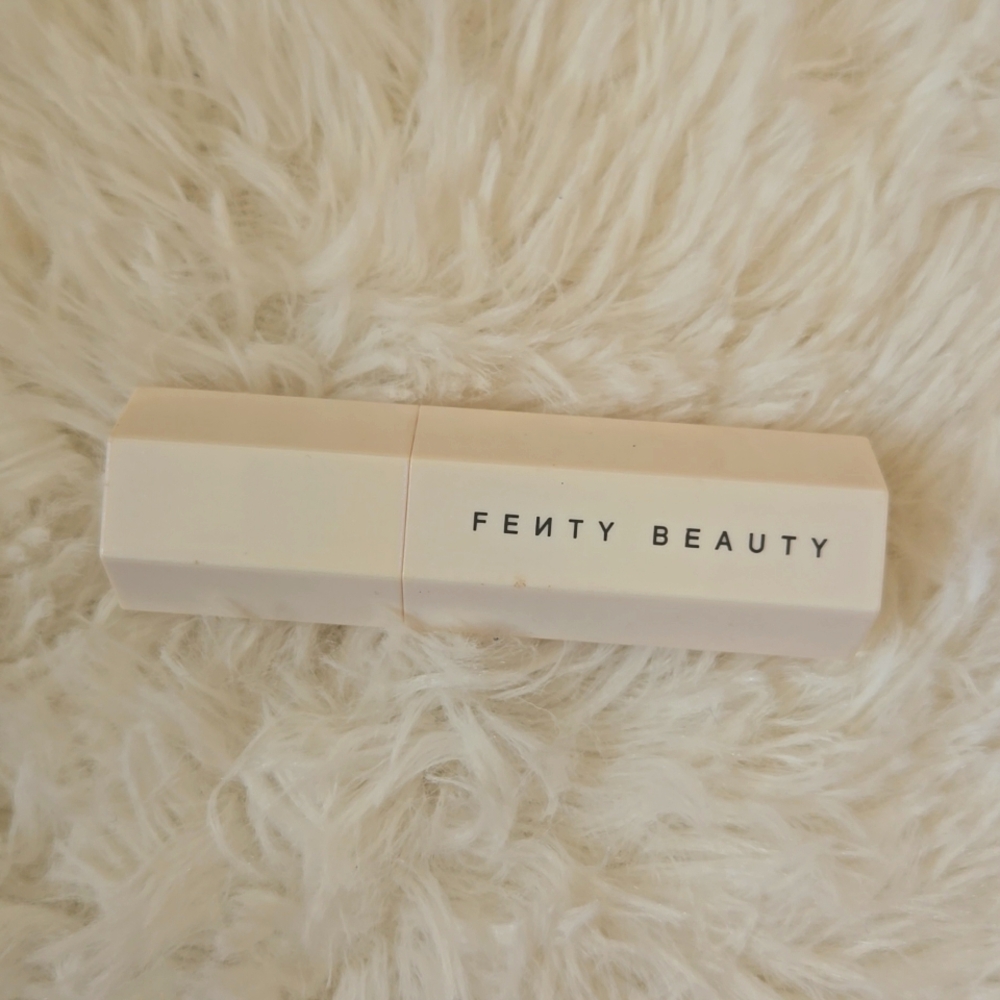 Fenty Beauty Portable Highlighter Brush 140